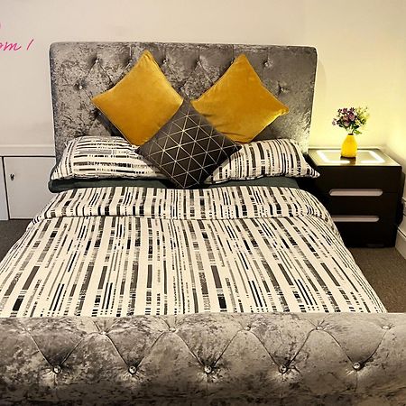 2 Bedrooms Entire Apartment Self Check In Kelty 외부 사진