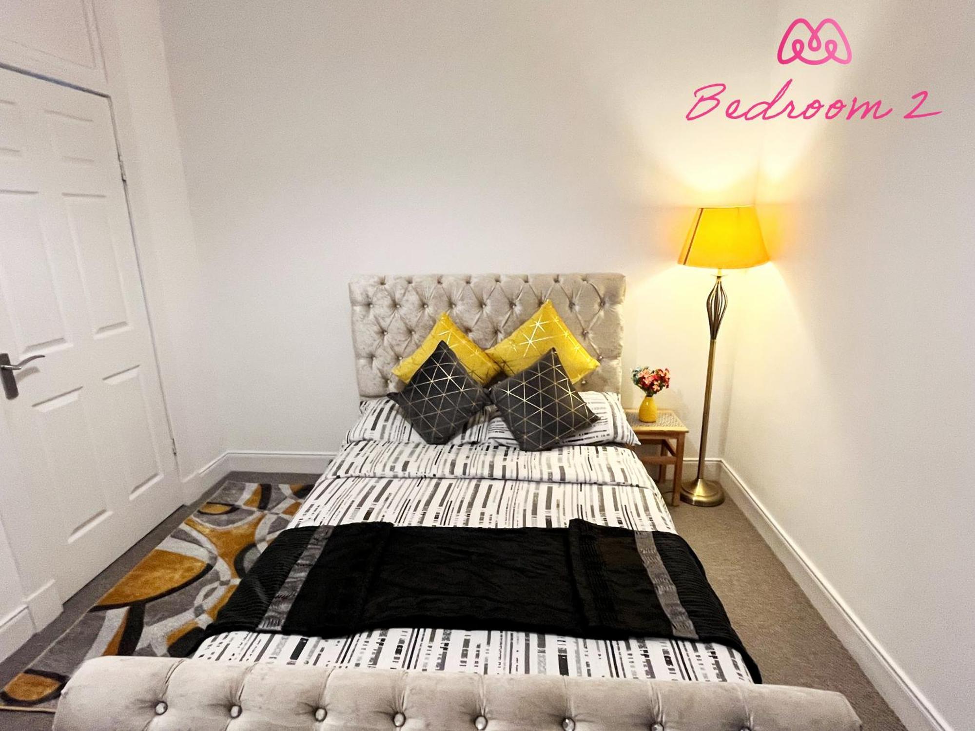 2 Bedrooms Entire Apartment Self Check In Kelty 외부 사진