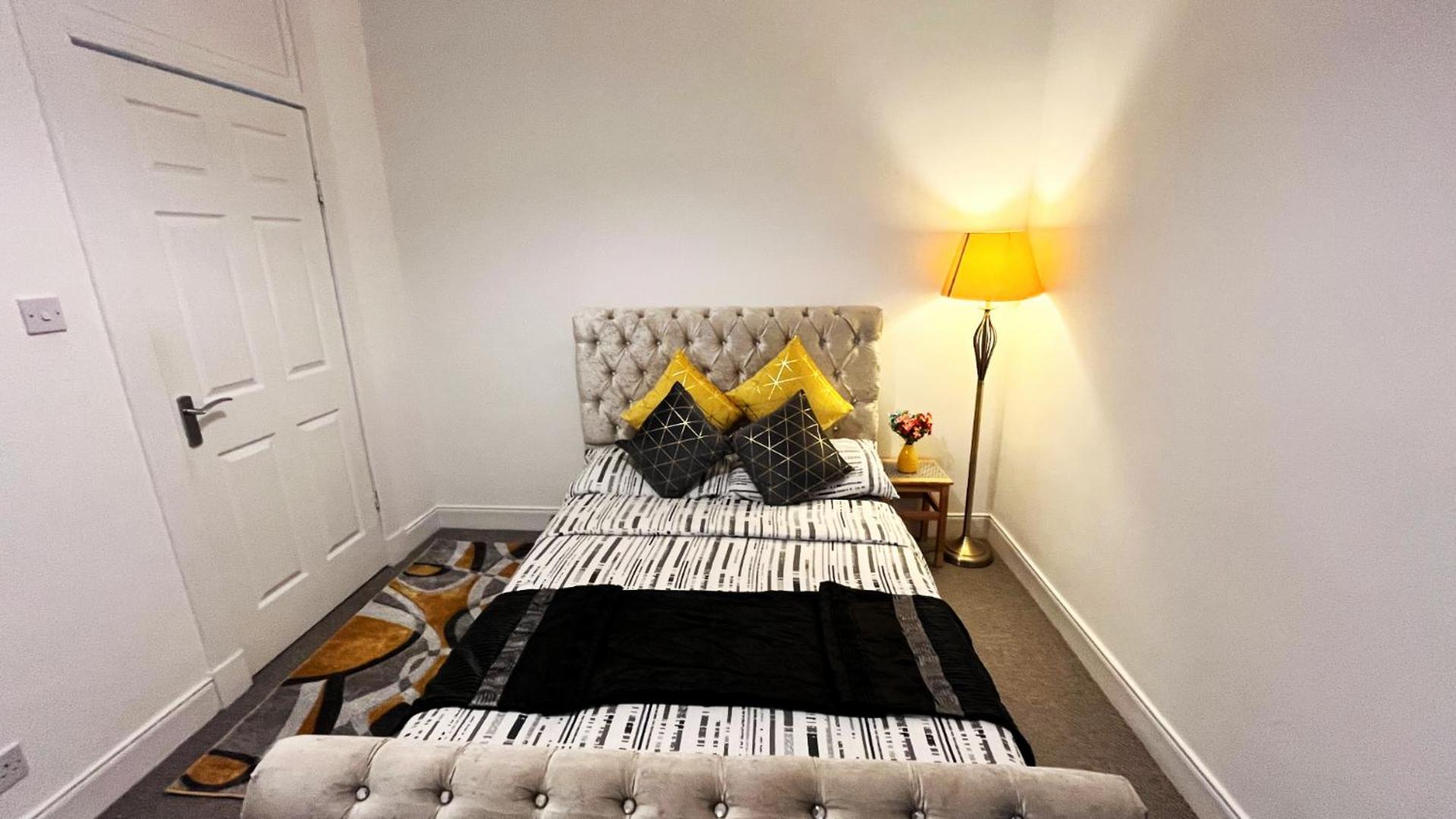 2 Bedrooms Entire Apartment Self Check In Kelty 외부 사진